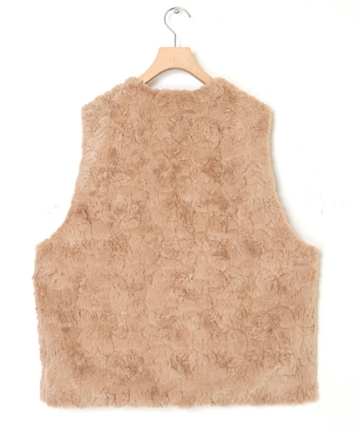 w closet(ダブルクローゼット)の「★先行予約★フェイクファーベスト【8月中旬入荷】(ジャケット/アウター・レディース・エクリュ/モカグレー/Dベージュ・FREE)」の4枚目の写真