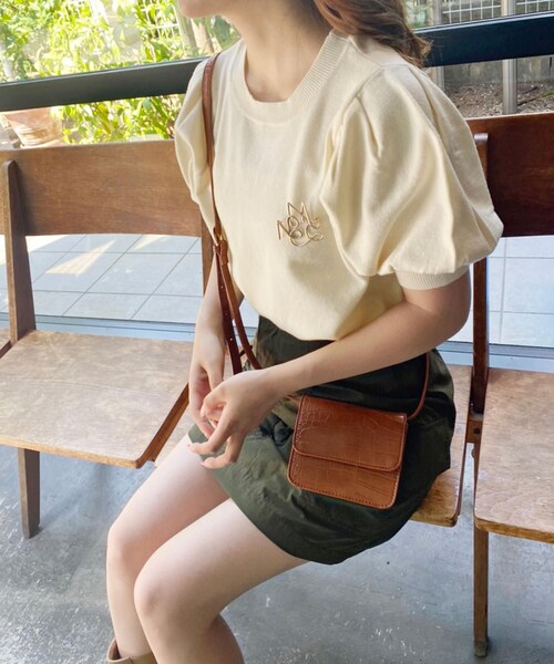 one after another NICE CLAUP(ワンアフターアナザーナイスクラップ)の「ブローチ付き半袖ニット(ニット/セーター・レディース・アイボリー/ピンク/レッド/ブラウン/ブラック・0)」の3枚目の写真