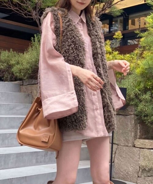one after another NICE CLAUP（ワンアフターアナザーナイスクラップ）の「ファーベスト（ダウンベスト・レディース・アイボリー/ピンク/モカ・0）」の2枚目の写真