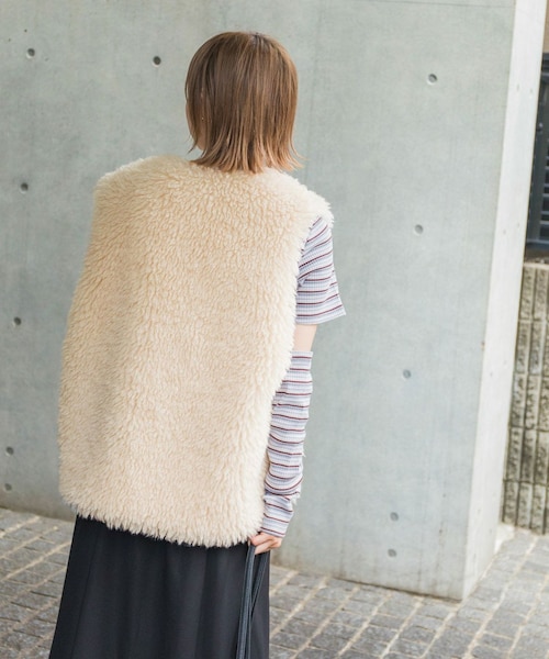 w closet(ダブルクローゼット)の「★先行予約★ボリュームフェイクファーベスト【8月中旬入荷】(ジャケット/アウター・レディース・アイボリー/Lベージュ/モカ・FREE)」の20枚目の写真