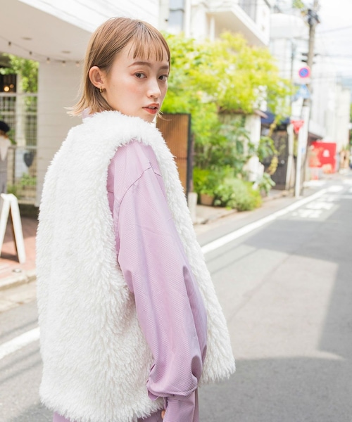 w closet(ダブルクローゼット)の「★先行予約★ボリュームフェイクファーベスト【8月中旬入荷】(ジャケット/アウター・レディース・アイボリー/Lベージュ/モカ・FREE)」の9枚目の写真