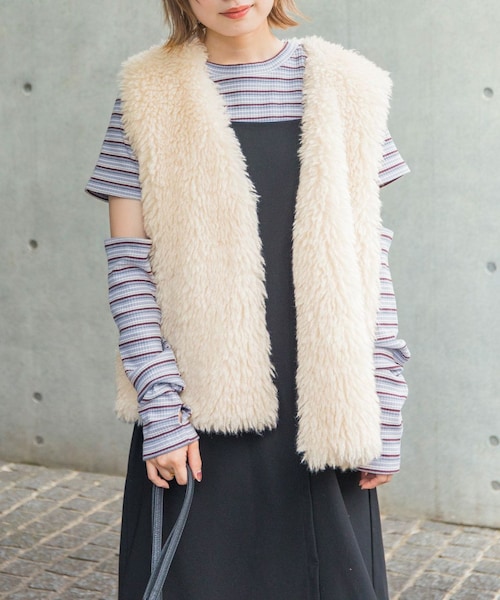 w closet(ダブルクローゼット)の「★先行予約★ボリュームフェイクファーベスト【8月中旬入荷】(ジャケット/アウター・レディース・アイボリー/Lベージュ/モカ・FREE)」の19枚目の写真