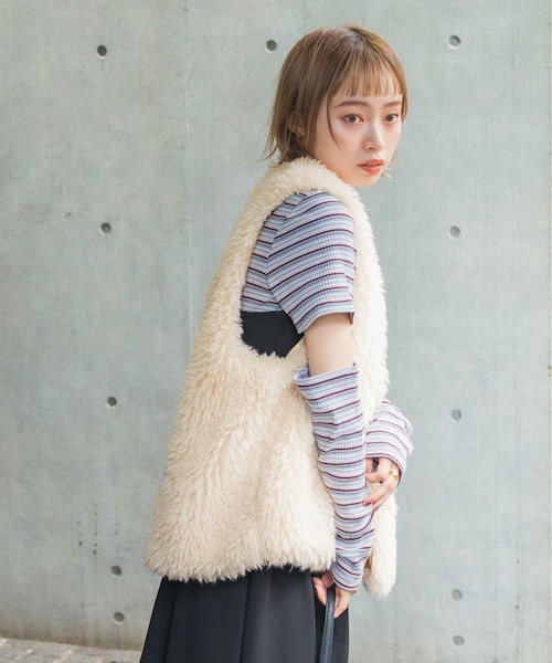 w closet(ダブルクローゼット)の「★先行予約★ボリュームフェイクファーベスト【8月中旬入荷】(ジャケット/アウター・レディース・アイボリー/Lベージュ/モカ・FREE)」の22枚目の写真