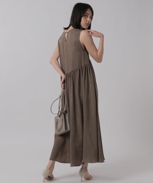 Chaos（カオス）の「バートフルフレアワンピース（ワンピース/ドレス・レディース・チャコールグレー18/モカ59・FREE）」の2枚目の写真