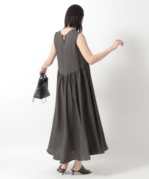 Chaos（カオス）の「バートフルフレアワンピース（ワンピース/ドレス・レディース・チャコールグレー18/モカ59・FREE）」の8枚目の写真