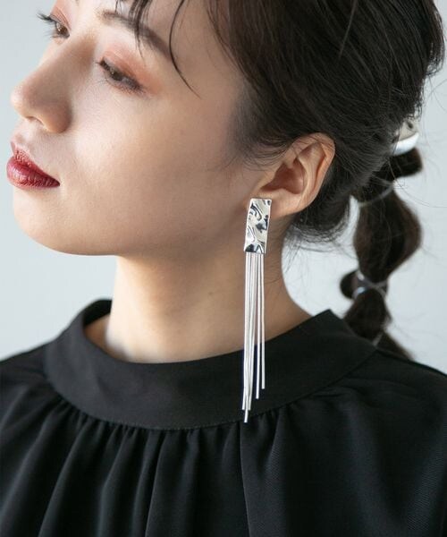 HARE（ハレ）の「チェーンフリンジイヤリング（アクセサリー・レディース・シルバー10/ゴールド60・FREE）」の4枚目の写真