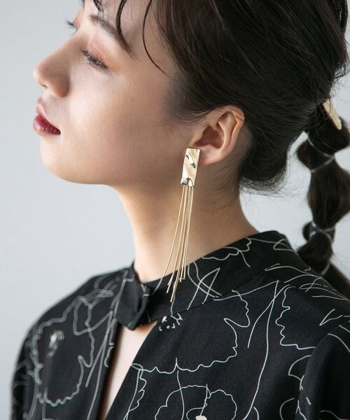 HARE（ハレ）の「チェーンフリンジイヤリング（アクセサリー・レディース・シルバー10/ゴールド60・FREE）」の6枚目の写真