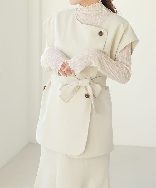 Heather（ヘザー）の「サイドスリットノーカラーダブルボタンジレ（ジャケット/アウター・レディース・アイボリー 08/ブラック 09/ベージュ 50・FREE）」の9枚目の写真