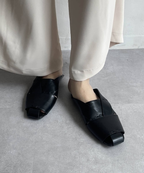 CAPRICIEUX LE'MAGE（カプリシューレマージュ）の「グルカミュール（その他シューズ・レディース・エクリュ/ブラック・38/37）」の2枚目の写真