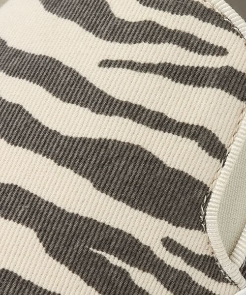 LEPSIM（レプシィム）の「撥水キャンバススリッポン（シューズ・レディース・オフホワイト08/ブラック09/ゼブラ10・M(23-23.5)/L(24-24.5)）」の20枚目の写真