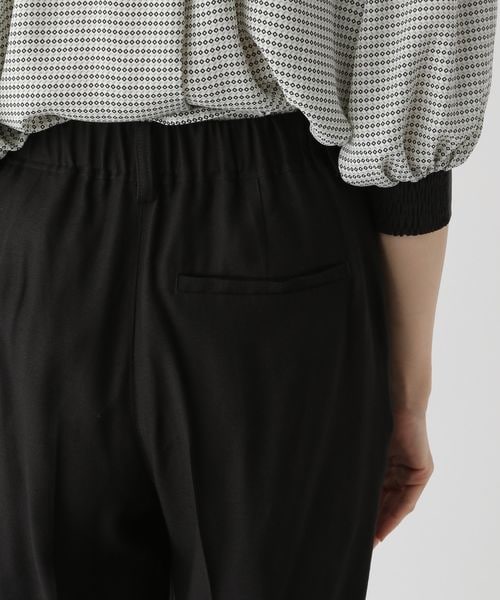 LEPSIM(レプシィム)の「スリットテーパードパンツ(パンツ・レディース・ブラック09/グレージュ51/グリーン75・M/L)」の16枚目の写真