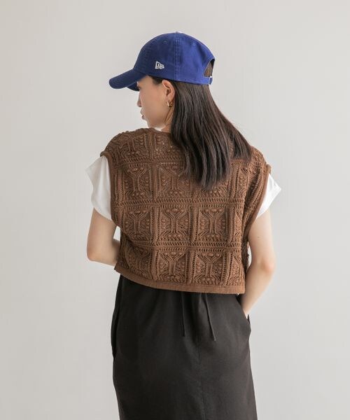 LOWRYS FARM（ローリーズファーム）の「オープンワークニットジレ（トップス・レディース・アイボリー08/ブラック09/ブラウン58・F）」の7枚目の写真