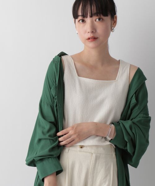 LOWRYS FARM(ローリーズファーム)の「シャーリングスクエアビスチェ(トップス・レディース・アイボリー08/ブラック09/ボルドー38/ブルー82・F)」の1枚目の写真