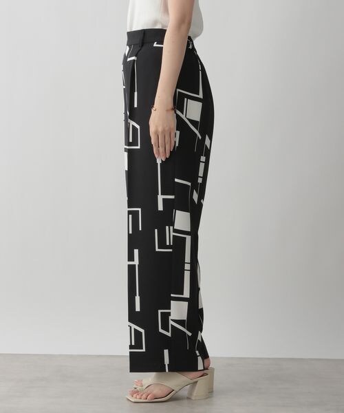 LOWRYS FARM（ローリーズファーム）の「ジオメトリックイージーパンツ（パンツ・レディース・ブラック09/ネイビー88・F）」の7枚目の写真