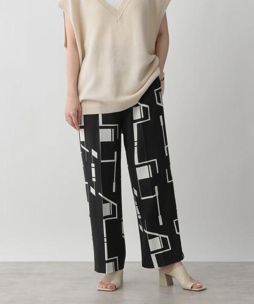 LOWRYS FARM（ローリーズファーム）の「ジオメトリックイージーパンツ（パンツ・レディース・ブラック09/ネイビー88・F）」の5枚目の写真