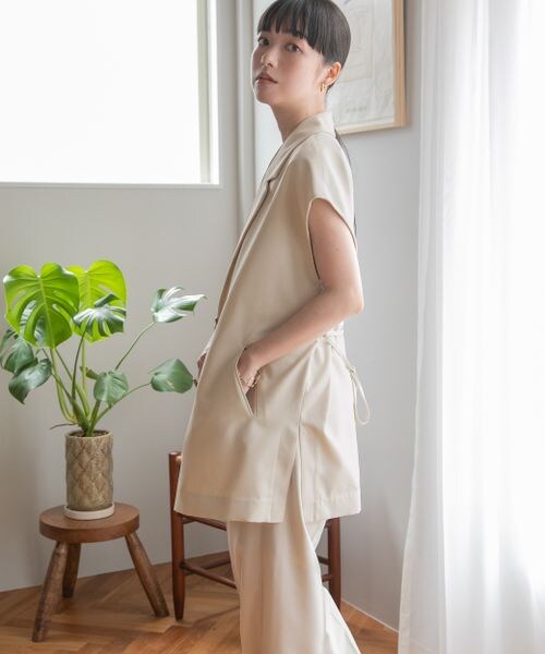 LOWRYS FARM（ローリーズファーム）の「アムンゼンベルトベスト２（ジャケット/アウター・レディース・アイボリー08/ブラック09/ブラウン・F）」の6枚目の写真