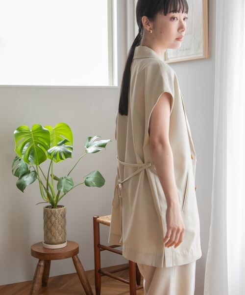 LOWRYS FARM（ローリーズファーム）の「アムンゼンベルトベスト２（ジャケット/アウター・レディース・アイボリー08/ブラック09/ブラウン・F）」の7枚目の写真