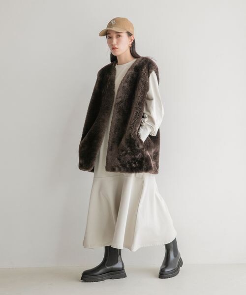 LOWRYS FARM(ローリーズファーム)の「ファーベスト(ジャケット/アウター・レディース・ブラック09/ベージュ52/ブラウン55/ダークブラウン58・F)」の13枚目の写真