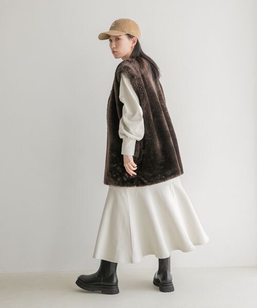 LOWRYS FARM(ローリーズファーム)の「ファーベスト(ジャケット/アウター・レディース・ブラック09/ベージュ52/ブラウン55/ダークブラウン58・F)」の14枚目の写真