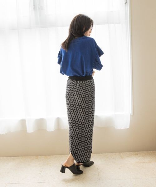 LOWRYS FARM（ローリーズファーム）の「ジオメトリック柄タイトスカート（スカート・レディース・ブラック09/ブラウン55/ブルー85・F）」の5枚目の写真