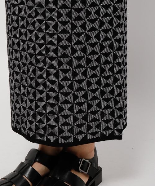LOWRYS FARM（ローリーズファーム）の「ジオメトリック柄タイトスカート（スカート・レディース・ブラック09/ブラウン55/ブルー85・F）」の18枚目の写真