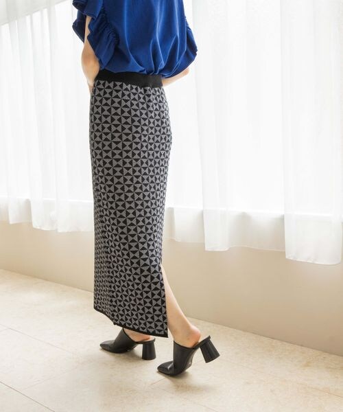 LOWRYS FARM（ローリーズファーム）の「ジオメトリック柄タイトスカート（スカート・レディース・ブラック09/ブラウン55/ブルー85・F）」の6枚目の写真