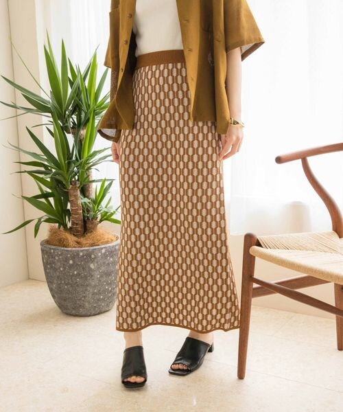 LOWRYS FARM（ローリーズファーム）の「ジオメトリック柄タイトスカート（スカート・レディース・ブラック09/ブラウン55/ブルー85・F）」の7枚目の写真