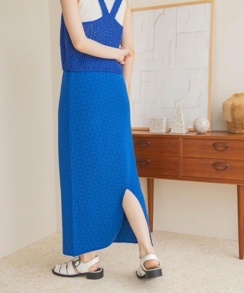 LOWRYS FARM（ローリーズファーム）の「ジオメトリック柄タイトスカート（スカート・レディース・ブラック09/ブラウン55/ブルー85・F）」の3枚目の写真