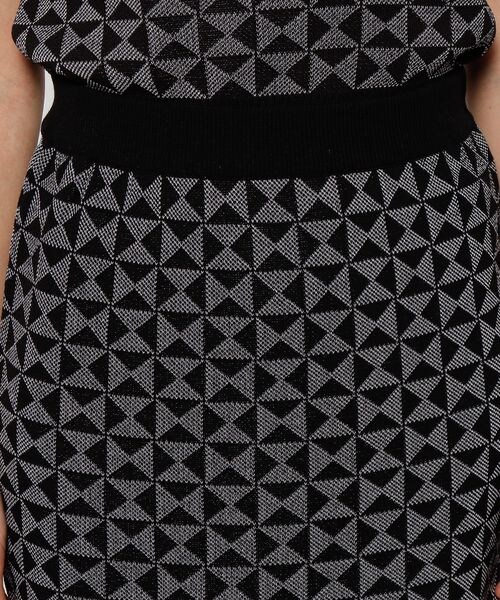 LOWRYS FARM（ローリーズファーム）の「ジオメトリック柄タイトスカート（スカート・レディース・ブラック09/ブラウン55/ブルー85・F）」の17枚目の写真