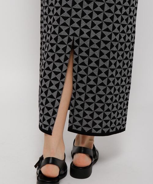 LOWRYS FARM（ローリーズファーム）の「ジオメトリック柄タイトスカート（スカート・レディース・ブラック09/ブラウン55/ブルー85・F）」の16枚目の写真