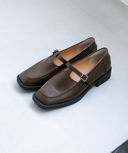 LOWRYS FARM（ローリーズファーム）の「Ｔストラップシューズ（シューズ・レディース・ブラック09/ダークブラウン58・M(23-23.5)/L(24-24.5)）」の2枚目の写真