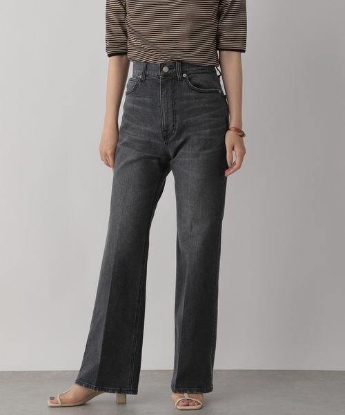 LOWRYS FARM（ローリーズファーム）の「ＣＯＮＥフレアデニムパンツ（パンツ・レディース・オフホワイト05/ブラック09/ブルー85・S/M/L）」の2枚目の写真