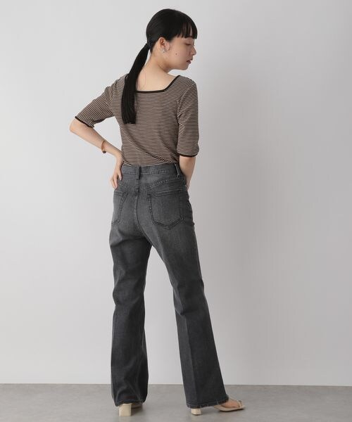 LOWRYS FARM（ローリーズファーム）の「ＣＯＮＥフレアデニムパンツ（パンツ・レディース・オフホワイト05/ブラック09/ブルー85・S/M/L）」の6枚目の写真