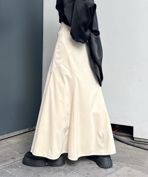PAGEBOY（ページボーイ）の「スマートベロアエスカルゴスカート（スカート・レディース・オフホワイト05/ブラック09/エメラルド79・F）」の4枚目の写真