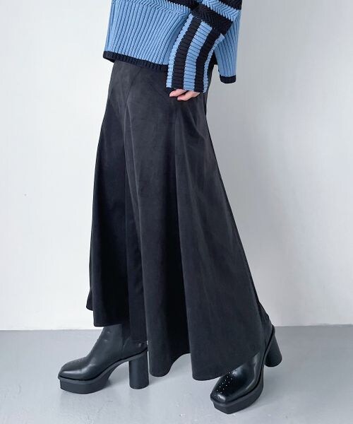 PAGEBOY（ページボーイ）の「スマートベロアエスカルゴスカート（スカート・レディース・オフホワイト05/ブラック09/エメラルド79・F）」の2枚目の写真