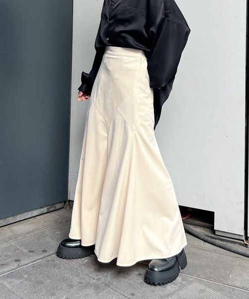 PAGEBOY（ページボーイ）の「スマートベロアエスカルゴスカート（スカート・レディース・オフホワイト05/ブラック09/エメラルド79・F）」の5枚目の写真