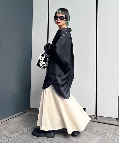 PAGEBOY（ページボーイ）の「スマートベロアエスカルゴスカート（スカート・レディース・オフホワイト05/ブラック09/エメラルド79・F）」の7枚目の写真