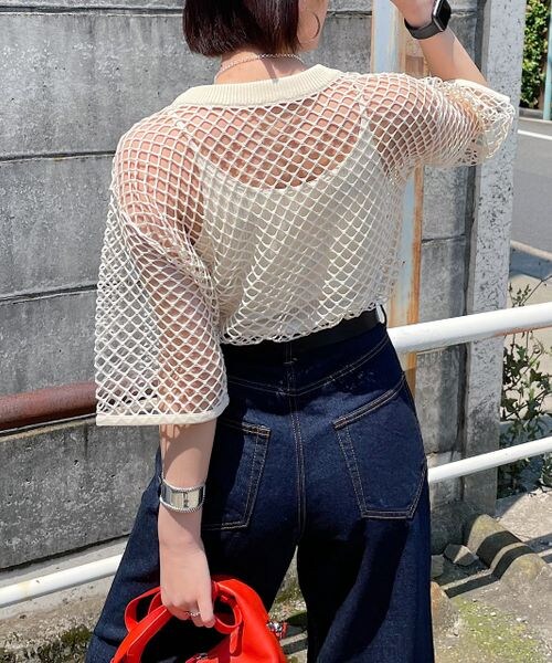 PAGEBOY（ページボーイ）の「カットメッシュプルオーバー（トップス・レディース・オフホワイト05/ブラック09/ブルー83・F）」の4枚目の写真