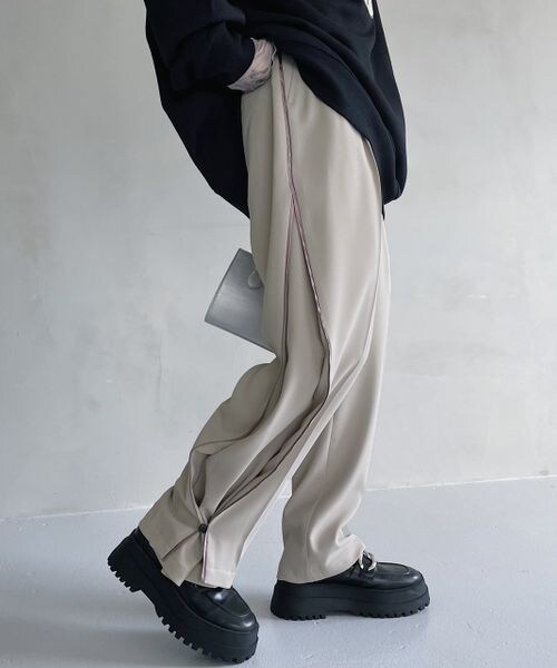 PAGEBOY（ページボーイ）の「パイピング2WAYパンツ（パンツ・レディース・ブラック09/グレージュ12・F）」の2枚目の写真