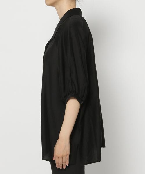 PAGEBOY(ページボーイ)の「BIGカラーブラウス(トップス・レディース・オフホワイト05/ブラック09/グレージュ12/ハニー63・F)」の19枚目の写真
