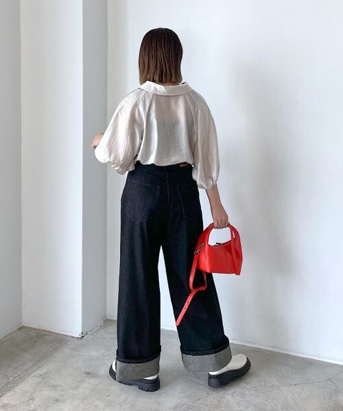 PAGEBOY(ページボーイ)の「BIGカラーブラウス(トップス・レディース・オフホワイト05/ブラック09/グレージュ12/ハニー63・F)」の13枚目の写真