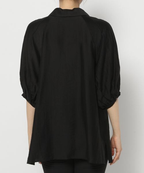 PAGEBOY(ページボーイ)の「BIGカラーブラウス(トップス・レディース・オフホワイト05/ブラック09/グレージュ12/ハニー63・F)」の20枚目の写真