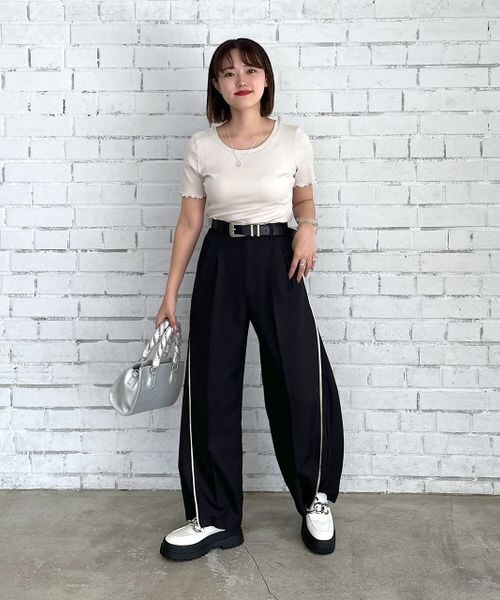 PAGEBOY(ページボーイ)の「テレコメローコンパクトTシャツ(トップス・レディース・オフホワイト05/ブラック09/グレージュ12/ロイヤルブルー83・F)」の10枚目の写真