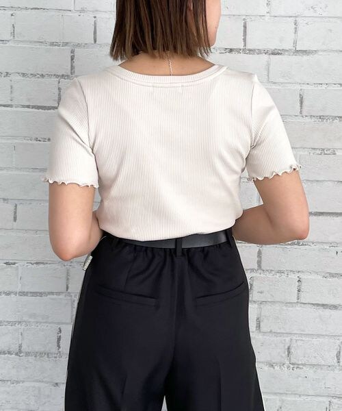 PAGEBOY(ページボーイ)の「テレコメローコンパクトTシャツ(トップス・レディース・オフホワイト05/ブラック09/グレージュ12/ロイヤルブルー83・F)」の8枚目の写真