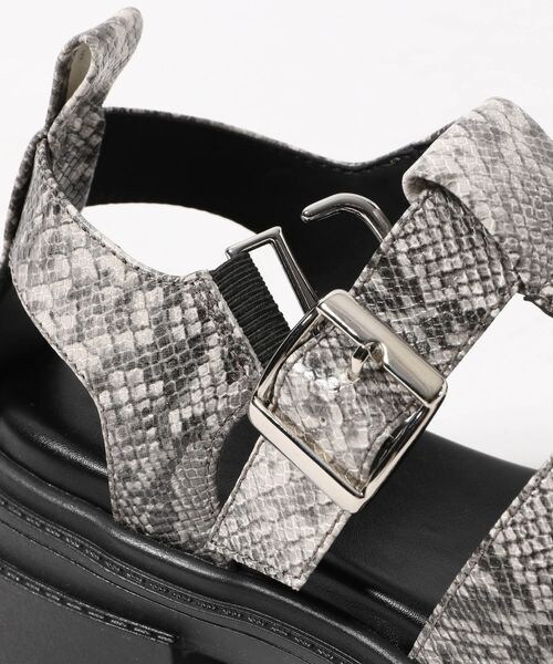 PAGEBOY（ページボーイ）の「グルカサンダル（シューズ・レディース・パイソン柄01/オフホワイト05/ブラック09・M (23.5cm)/L (24.5cm)）」の17枚目の写真