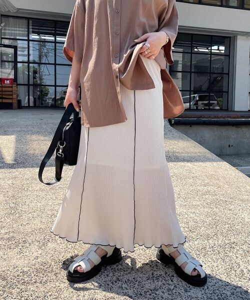 PAGEBOY（ページボーイ）の「グルカサンダル（シューズ・レディース・パイソン柄01/オフホワイト05/ブラック09・M (23.5cm)/L (24.5cm)）」の4枚目の写真