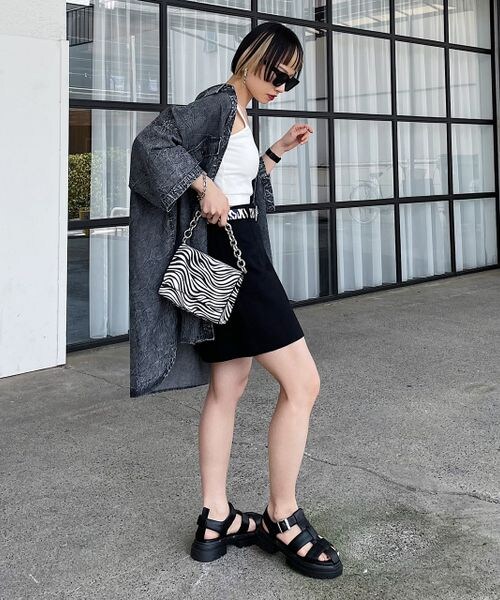 PAGEBOY（ページボーイ）の「グルカサンダル（シューズ・レディース・パイソン柄01/オフホワイト05/ブラック09・M (23.5cm)/L (24.5cm)）」の8枚目の写真