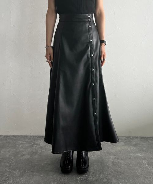 PAGEBOY(ページボーイ)の「エコレザードットスリットスカート(スカート・レディース・ブラック09・F)」の10枚目の写真