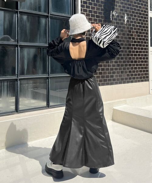 PAGEBOY(ページボーイ)の「エコレザードットスリットスカート(スカート・レディース・ブラック09・F)」の6枚目の写真