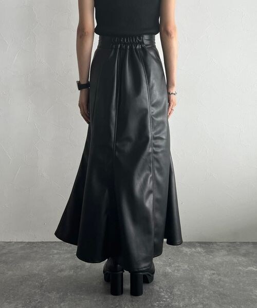 PAGEBOY(ページボーイ)の「エコレザードットスリットスカート(スカート・レディース・ブラック09・F)」の11枚目の写真